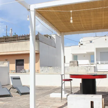 Della Radio Con Terrazza Nel Centro Storico Di Pensión Racale