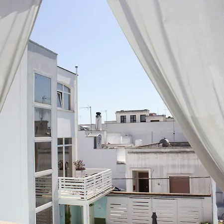 Della Radio Con Terrazza Nel Centro Storico Di 3*